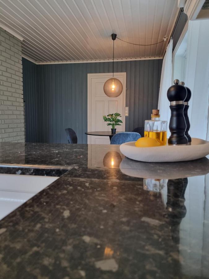 Stor Leilighet Med 4 Senger Sentralt I Forde Exterior foto